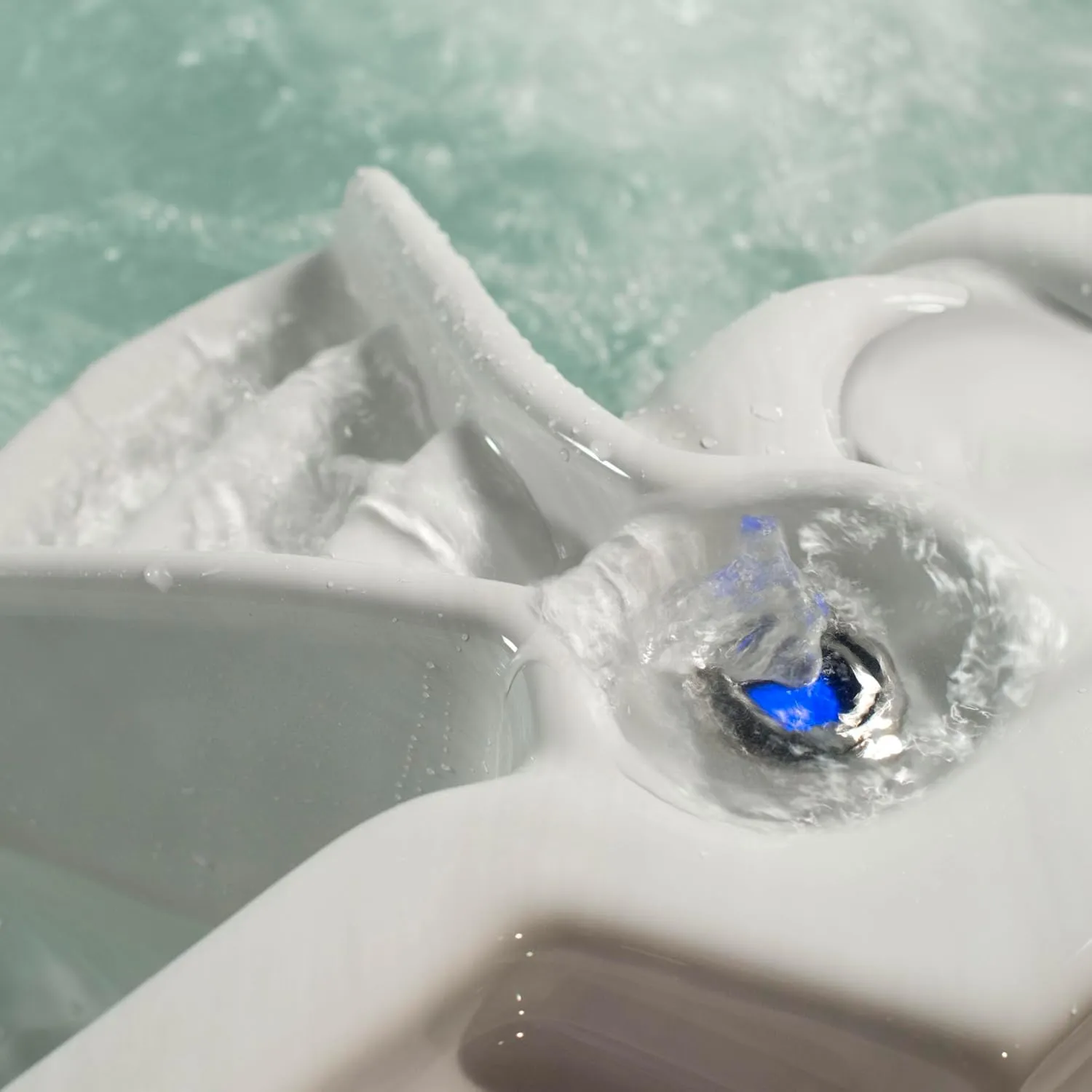 AquaLife Nautical 4-Person 24-Jet Acrylic Non-Lounger Hot Tub with Face-to Face Seating, Bluetooth Stereo, Insulated Cover