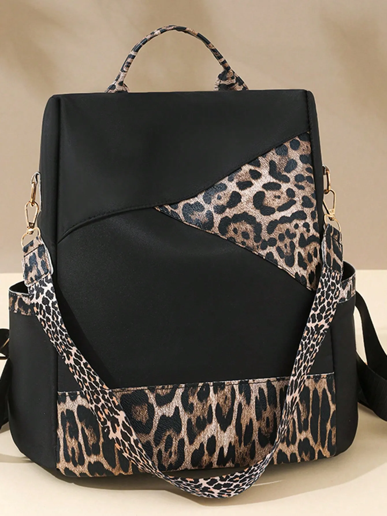 Chic & Secure: Women's Color-Blocking Large Capacity Anti-Theft Travel Backpack