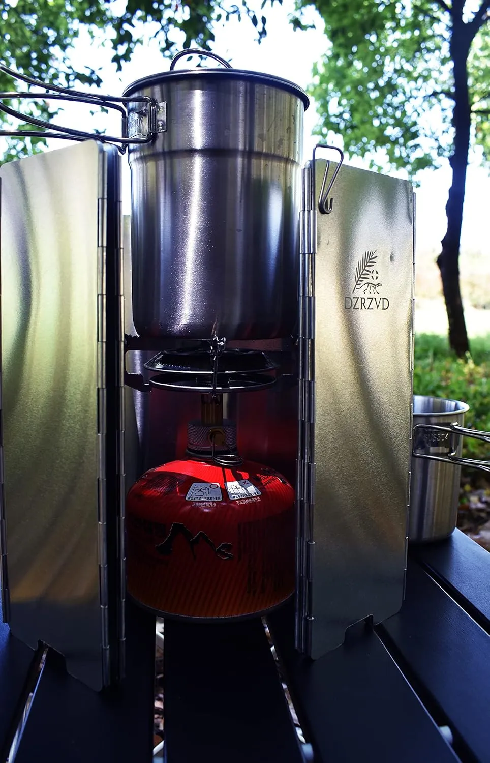 Folding Outdoor Stove Windscreen with Carrying Bag, 14 Plates Aluminum Camping Stove Windshield, Lightweight Butane Burner Windshield