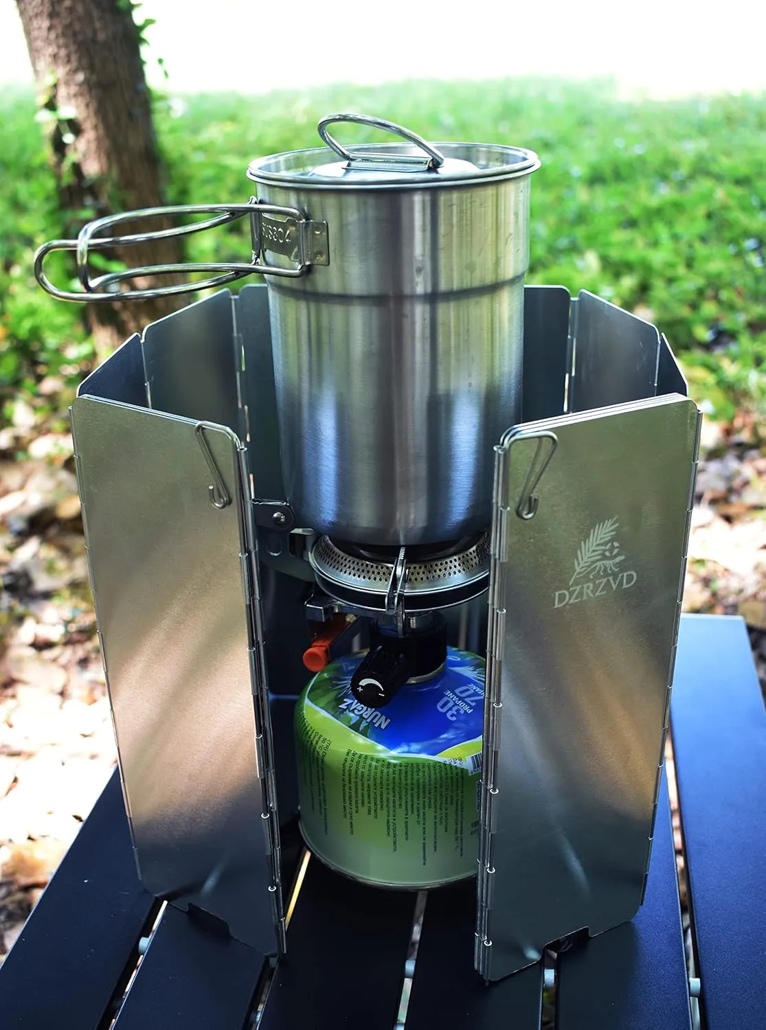 Folding Outdoor Stove Windscreen with Carrying Bag, 14 Plates Aluminum Camping Stove Windshield, Lightweight Butane Burner Windshield