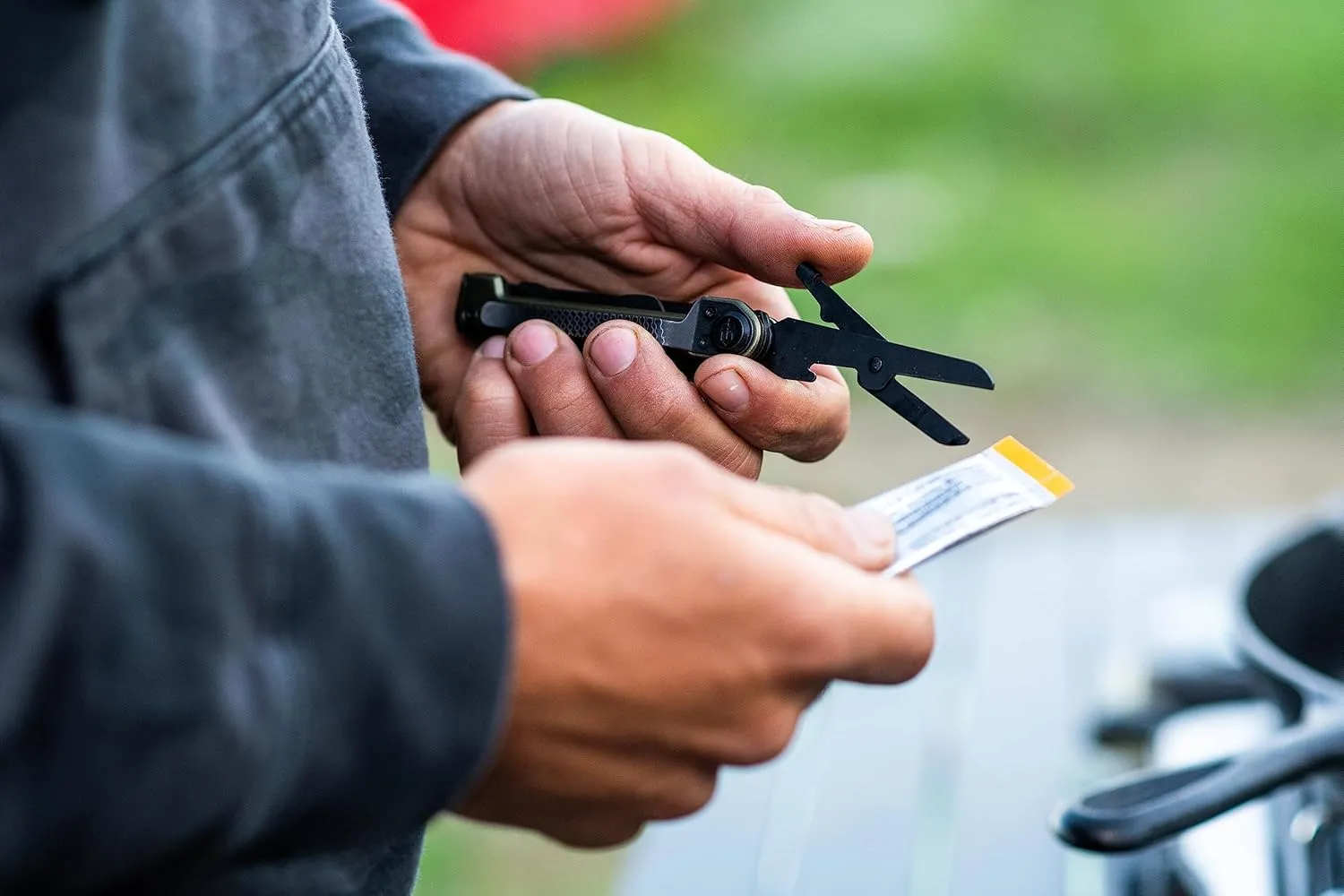 Gerber Gear Armbar Scout 7-in-1 Multi-tool - 2.5" Plain Edge Blade, Hammer, Scissor, Saw - EDC Gear and Equipment - Onyx