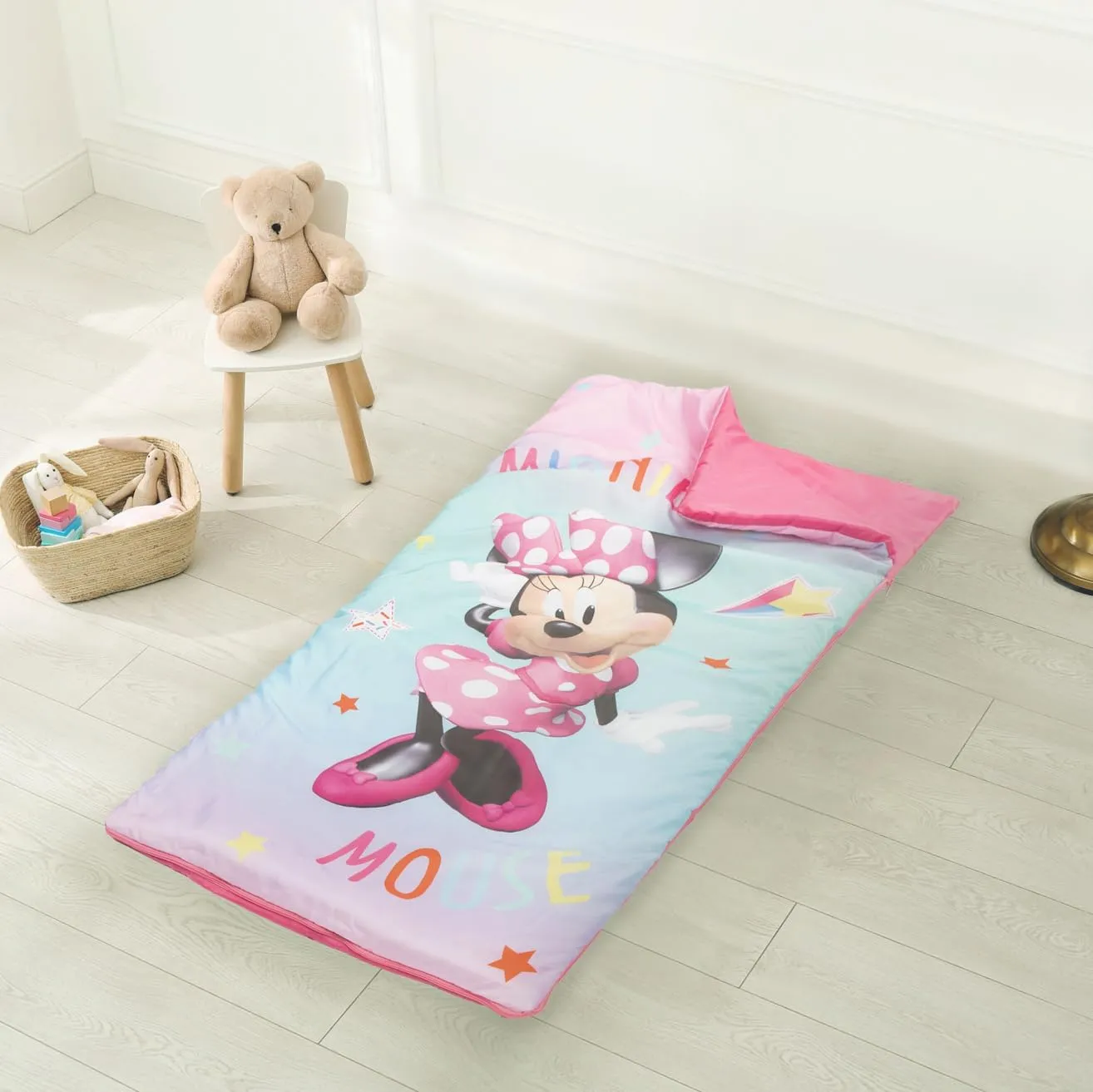 Jay Franco Disney Minnie Mouse Bowtique Slumber Sack - Cozy & Warm Kids Lightweight Slumber Bag/Sleeping Bag (Official Disney Product)