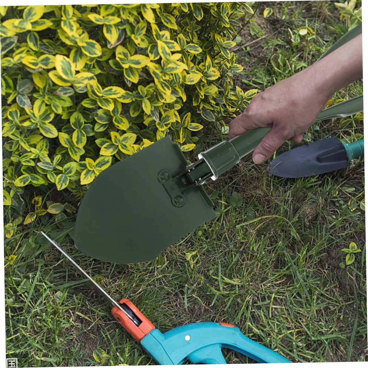 Yardwe Snow Shovel Compact Portable Folding Gardening Tool Sturdy Steel Blade